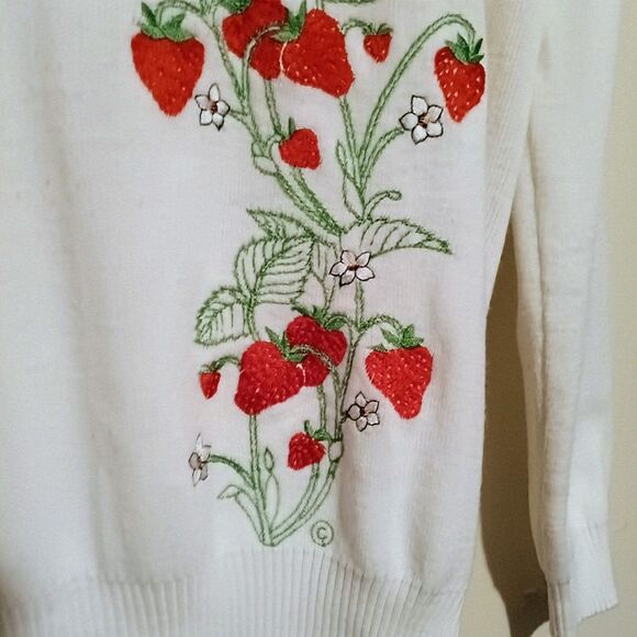 Vintage Cyn Les Shirlee Designs Strawberry Sweater-Large-Embroidered-Cottagecore - Picture 6 of 9